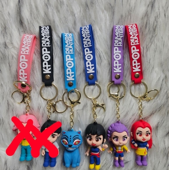 Other - KPOP Keychains - CHOOSE 1